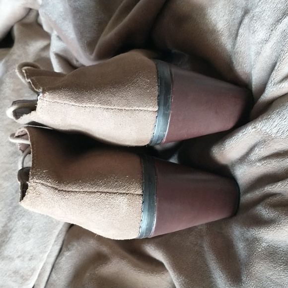 Steve Madden suede taupe booties size 6.5 - Picture 3 of 5